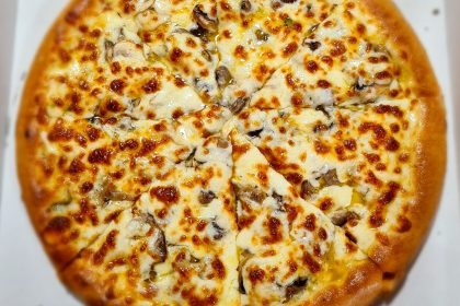 Garlic Bread & Mashroom Pizza